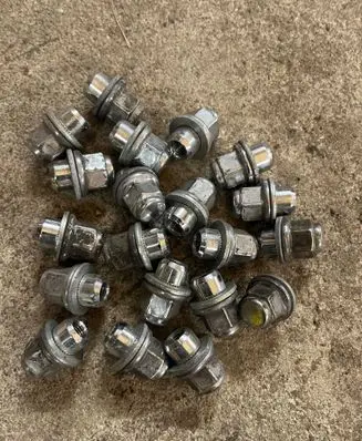 Toyota C-HR I Nuts/bolts 