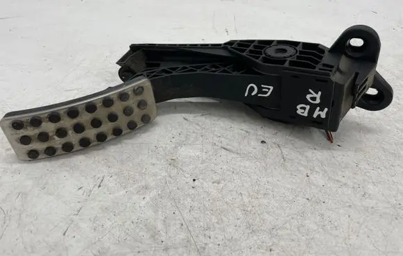 Mercedes-Benz R W251 Accelerator throttle pedal A1643000104