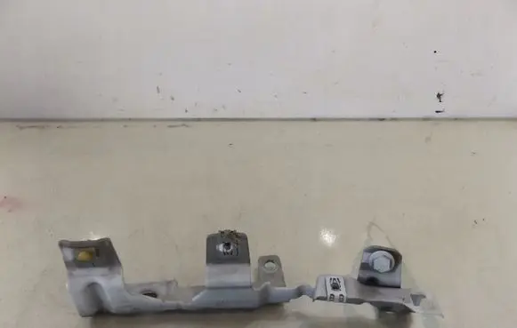 Renault Twingo II Fender mounting bracket