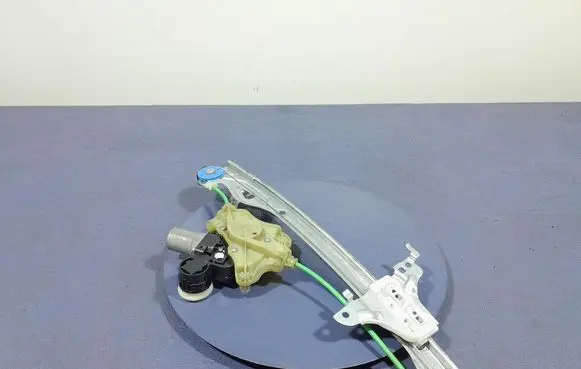 Toyota Corolla E10 Rear door window regulator with motor 6984002741