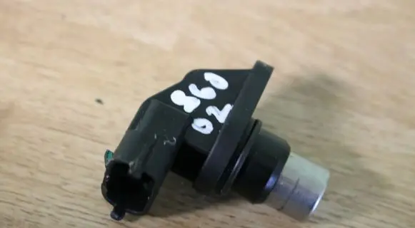 Volvo S60 Camshaft position sensor 8631533