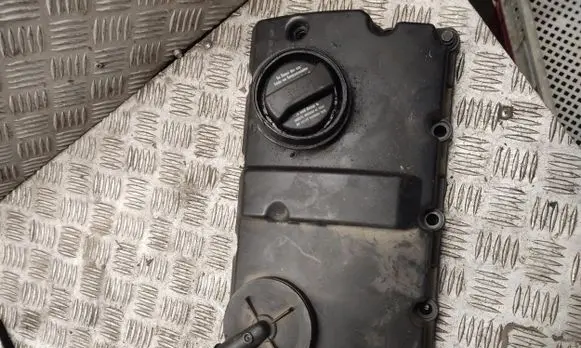 Volkswagen PASSAT B6 Rocker cam cover 038103469