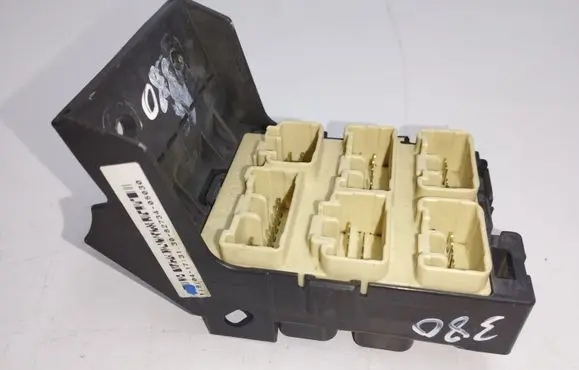 Toyota Corolla Verso AR10 Fuse module 8273405030