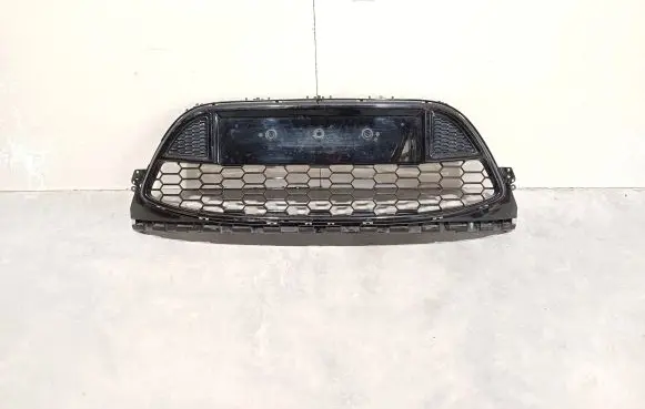 Front bumper upper radiator grill