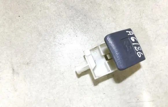 Engine bonnet (hood) release handle