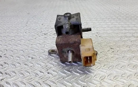 KIA Clarus Vacuum valve 