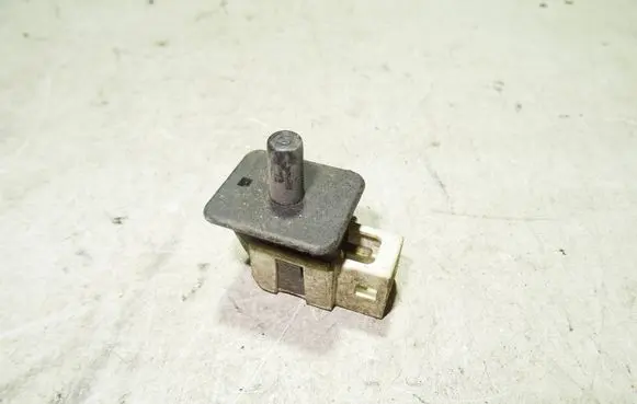 Mercedes-Benz E W211 Front door sensor 2028209410