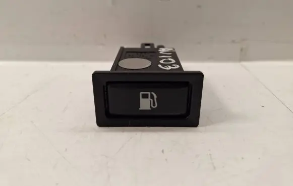 Toyota Avensis T250 Fuel tank opening switch 8484105010 156795