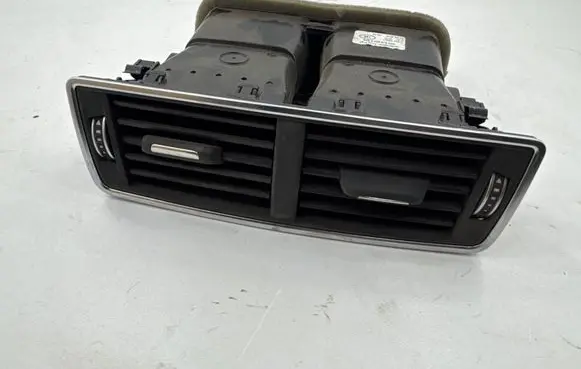 Audi Q7 4M Rear air vent grill 4M0819203F