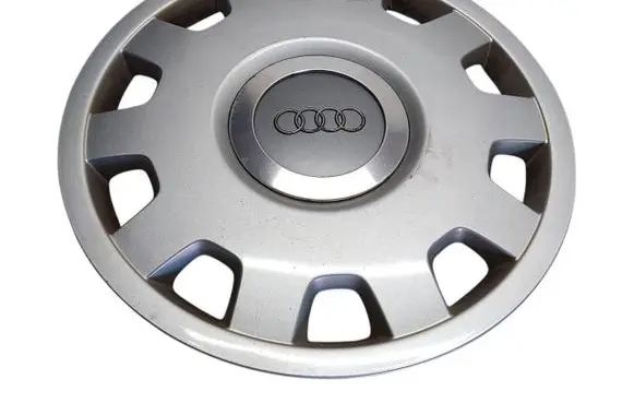Audi A3 S3 8L R15 wheel hub/cap/trim 8L0601147