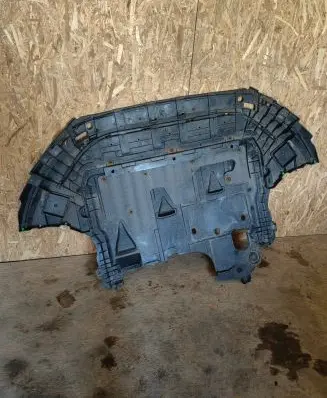 Volvo V40 Front bumper skid plate/under tray 31323323