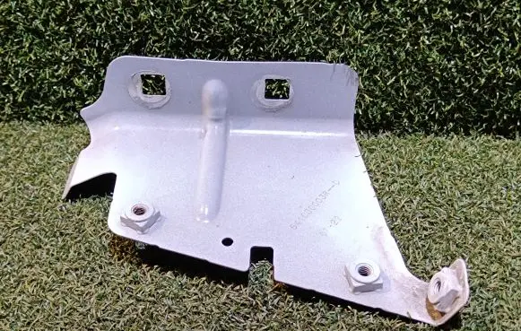 Nissan NV400 Fender mounting bracket 641C30003R