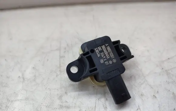 Mercedes-Benz GL X166 Airbag deployment crash/impact sensor A1668210351