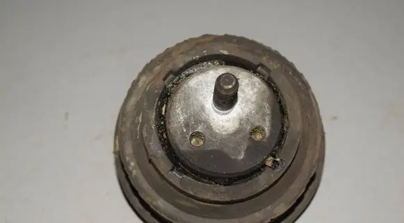 BMW 5 E39 Engine mount bracket