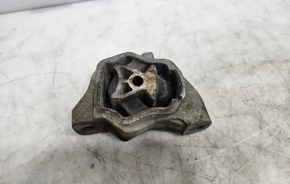 Volvo S60 Engine mount bracket 8070M18