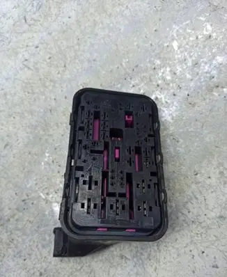 Volkswagen Golf V Fuse module