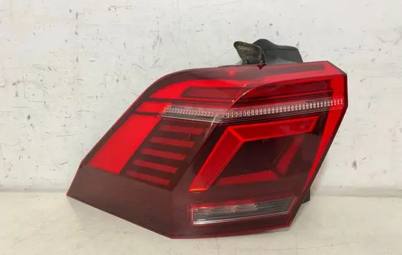 Volkswagen Tiguan Rear/tail lights 5NA945207J