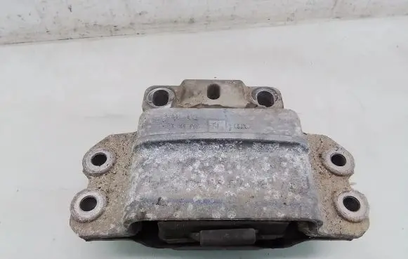 Volkswagen Golf V Engine mount bracket 1K0199555