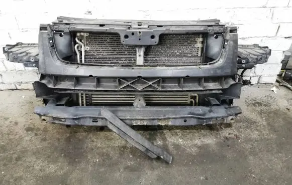 Volkswagen Touareg I Radiator support slam panel