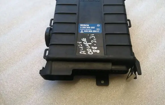 Audi 100 S4 C4 Engine control unit/module 443906264C 0280800252