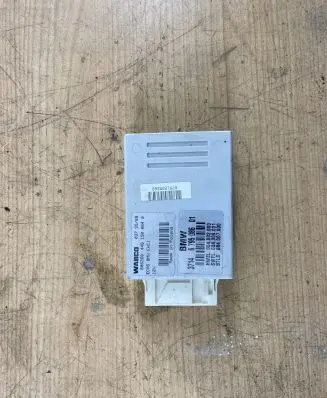 BMW 5 GT F07 Air suspension control unit module (rear) 6795086 38146795086