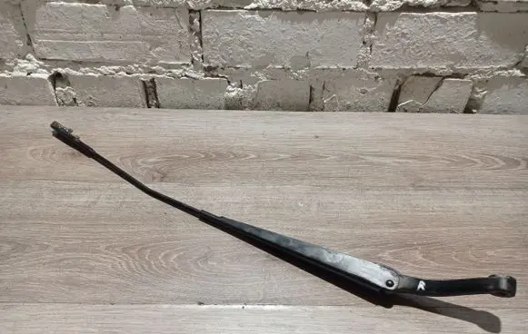 Volvo S60 Front wiper blade arm 30655615