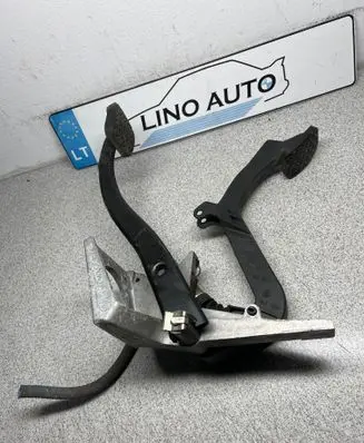 BMW 3 E36 Pedal assembly 1161962