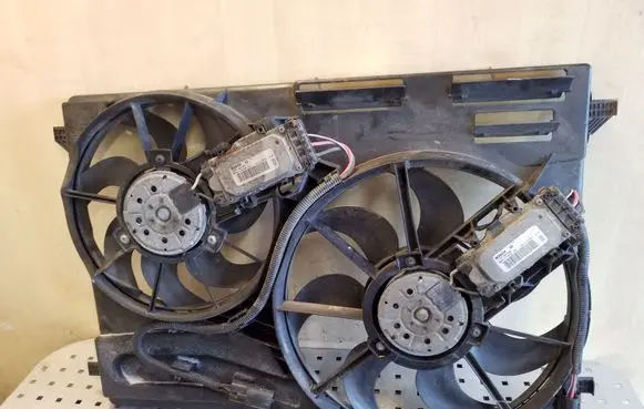 Volvo V70 Radiator cooling fan shroud 0130307070 31200375