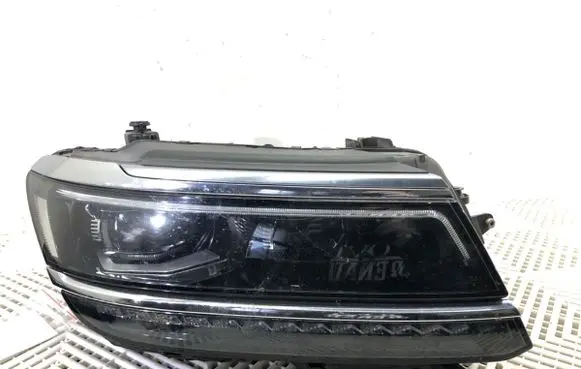 Volkswagen Tiguan Headlight/headlamp 5NB941082A