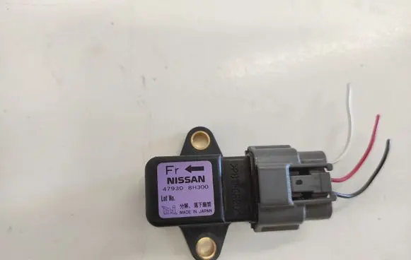 Nissan X-Trail T30 ESP acceleration yaw rate sensor 479308H300