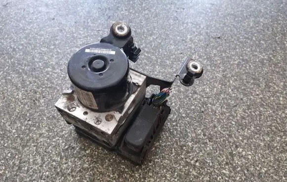 Volvo V70 ABS Pump 31261142