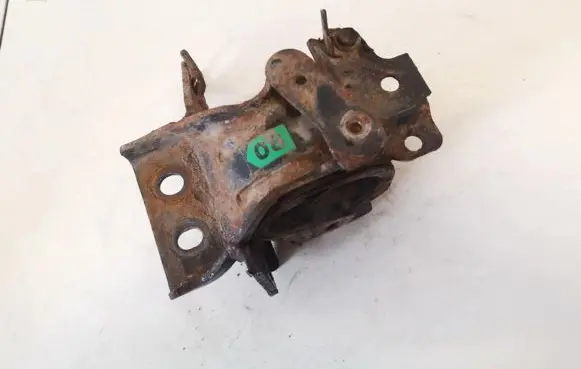 Toyota Avensis T250 Engine mount bracket