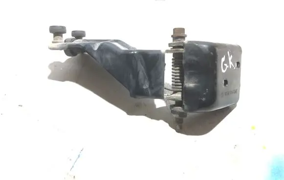 Chrysler Town u0026 Country V Sliding door middle roller runner 05020673AE