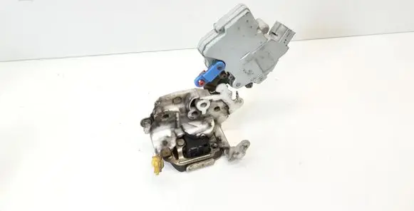 Nissan Terrano Front door lock