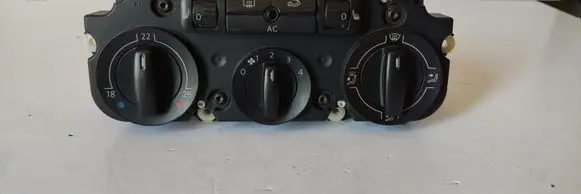 Volkswagen Touran I Climate control unit 1T1820045B