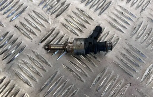 Audi A4 S4 B8 8K Fuel injector 306E036P 104390520