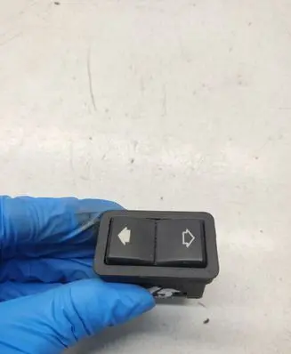 BMW 5 E39 Electric window control switch 8368974