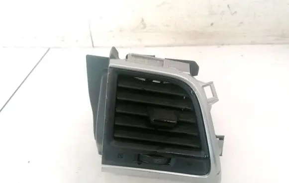 Toyota Verso-S Dash center air vent grill 5565052240 55650-52240