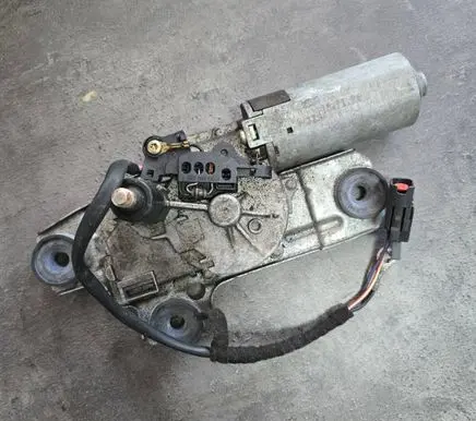 Ford Mondeo Mk III Rear window wiper motor 0390201555