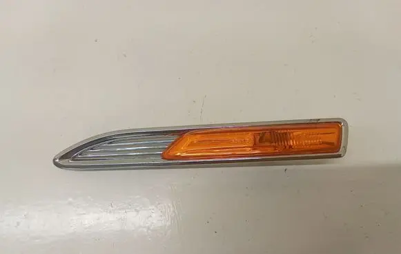 Ford Mondeo MK IV Front fender indicator light 18A537D