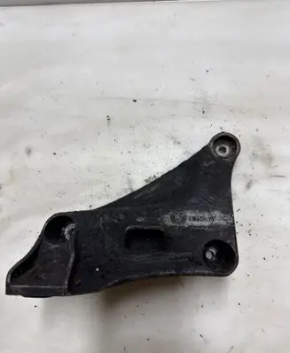 BMW 5 E39 Engine mounting bracket 6750441