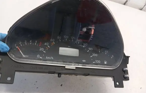 Ford Focus Speedometer (instrument cluster) A1685404011 9051639902