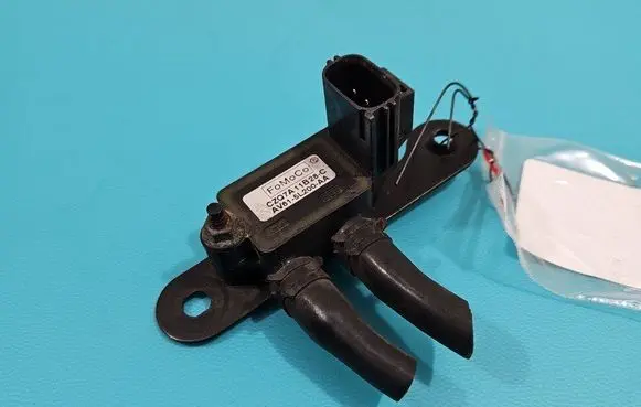 Ford C-MAX II Turbo solenoid valve AV615L200AA IMPRK1389181