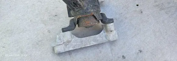 Toyota RAV 4 (XA30) Engine mount vacuum valve 