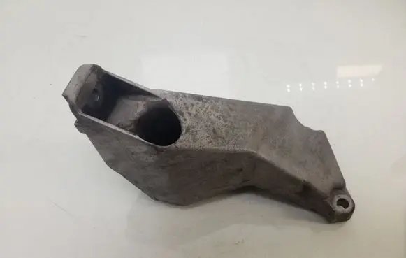 Audi A4 S4 B6 8E 8H Engine mounting bracket 8E0199307A