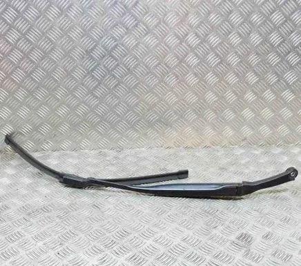 Maserati Ghibli Windshield/front glass wiper blade 89813754 670007622