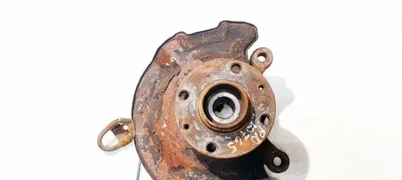 Suzuki Swift I Front wheel hub