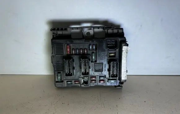 Peugeot 206 BSM Control unit 9643498780 96434987
