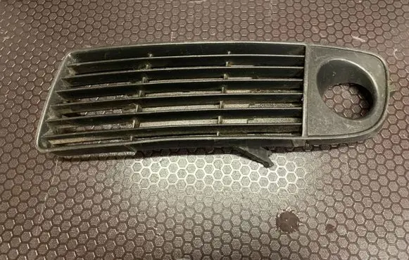 Audi A6 S6 C5 4B Front bumper lower grill 4B0807681J