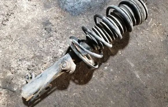 Fiat 500L Front shock absorber with coil spring
